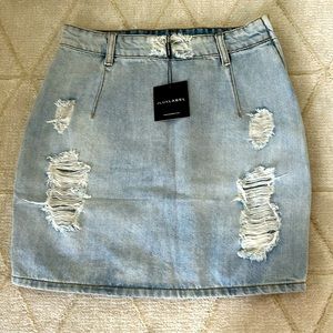 Frayed denim skirt